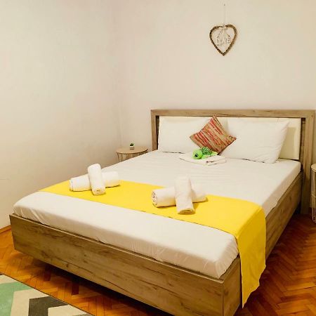 Ultracentral Apartment With All You Need: Wifi, Tv, Ac, Washer, Coffe Timisoara Exterior photo