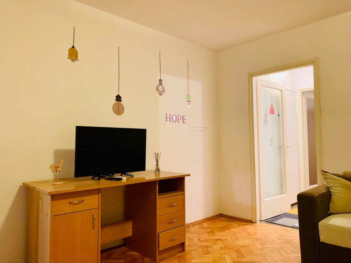 Ultracentral Apartment With All You Need: Wifi, Tv, Ac, Washer, Coffe Timisoara Exterior photo